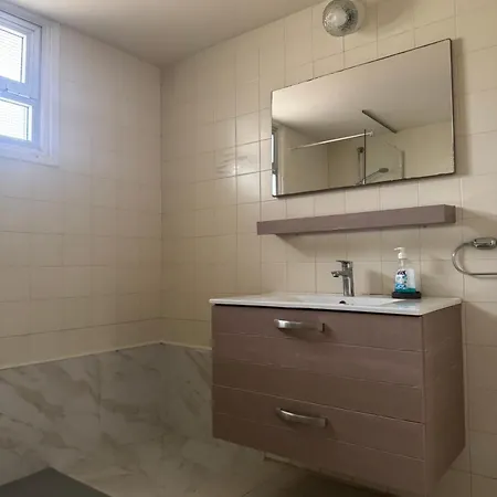 Apartman 2br Flat Inside Venetian Bastion Walls